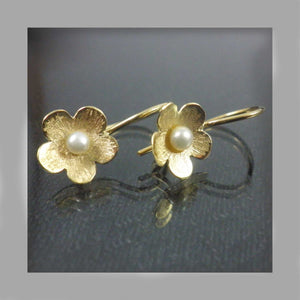 Flower Pearl  gold earrings