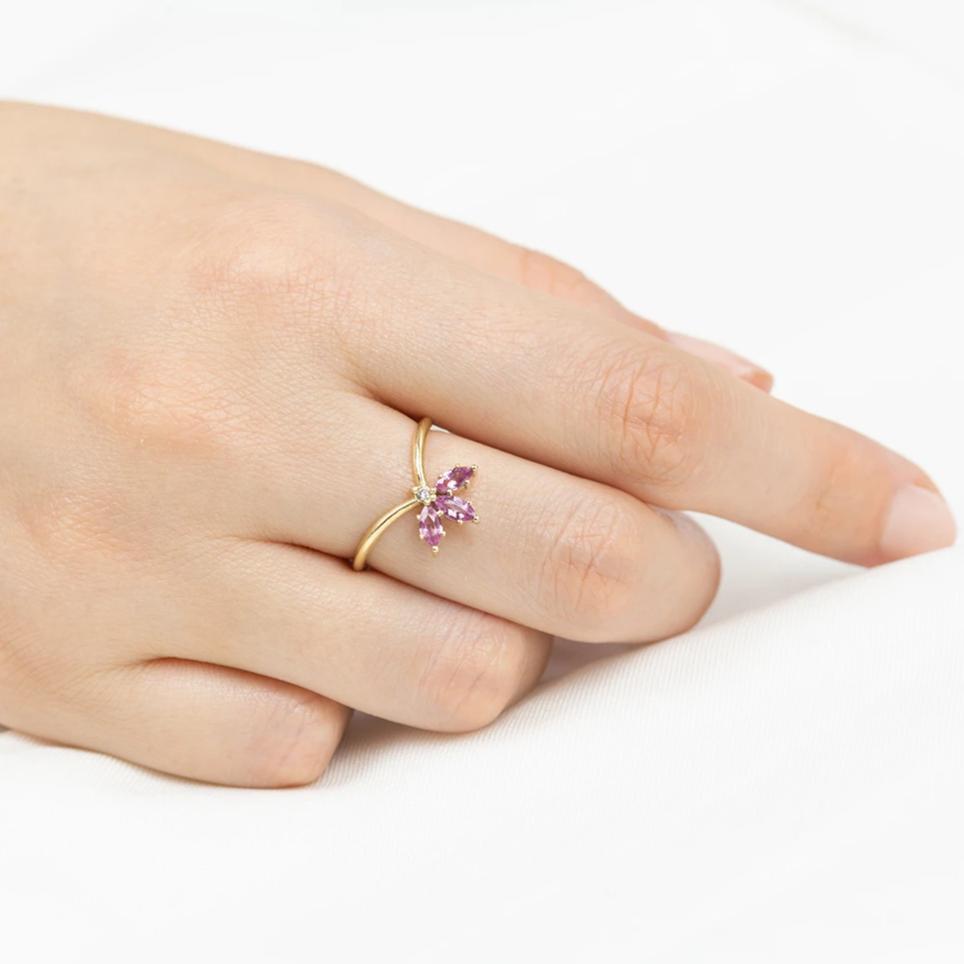 gold ring flower design