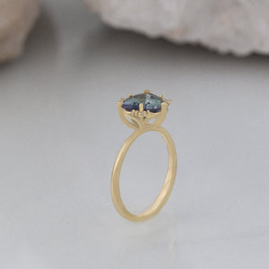 Trillion-Tanzanite-diamonds-alternative-engagement-ring